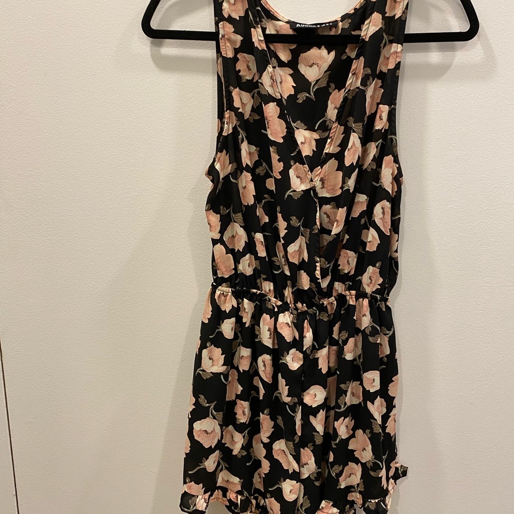 Cute Black and Floral Romper - Picture 4 of 4